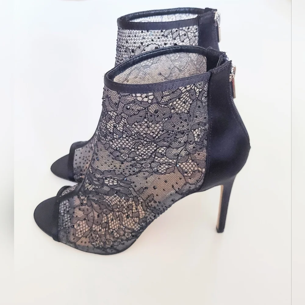 Badgley Mischka Jewel Black Beaded Lace Peep Toe Bootie Size 10 Black